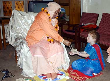 𝐓𝐡𝐞 𝐕𝐢𝐬𝐚 𝐭𝐨 𝐭𝐡𝐞 𝐓𝐫𝐚𝐧𝐬𝐜𝐞𝐧𝐝𝐞𝐧𝐭𝐚𝐥 𝐖𝐨𝐫𝐥𝐝: 𝐆𝐮𝐫𝐮, 𝐍ā𝐦𝐚, 𝐚𝐧𝐝 𝐭𝐡𝐞 𝐋𝐢𝐯𝐢𝐧𝐠 𝐂𝐮𝐫𝐫𝐞𝐧𝐭 𝐨𝐟 𝐃𝐢𝐯𝐢𝐧𝐞 𝐒𝐞𝐫𝐯𝐢𝐜𝐞